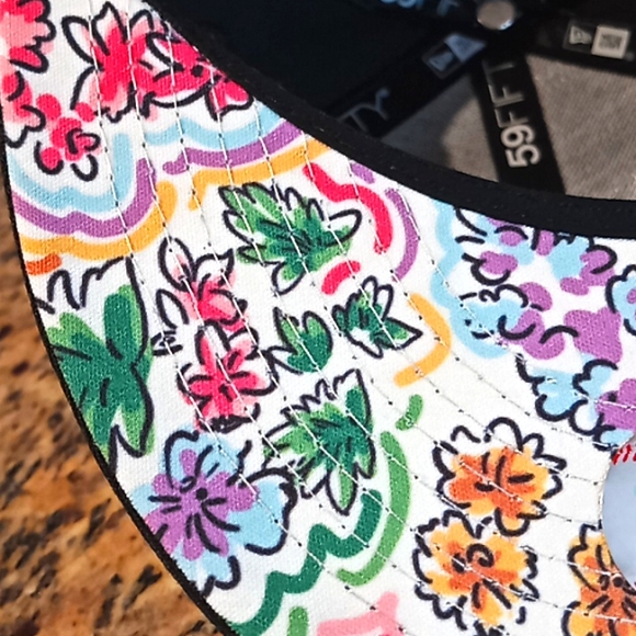 Florida Marlins New Era Cap. Watercolor Floral. New With Tags. 7 1/8. - Picture 12 of 16